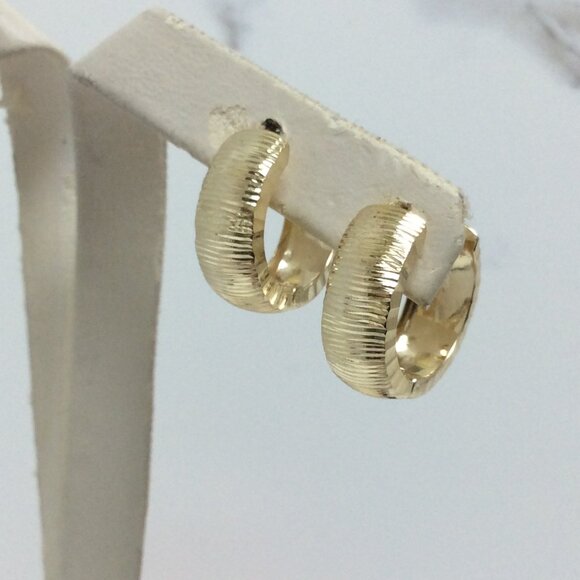 14K YELLOW REAL GOLD Hoop Huggies CLIP ON Straight Diamond cut Earrings 2.50gr - Picture 1 of 8